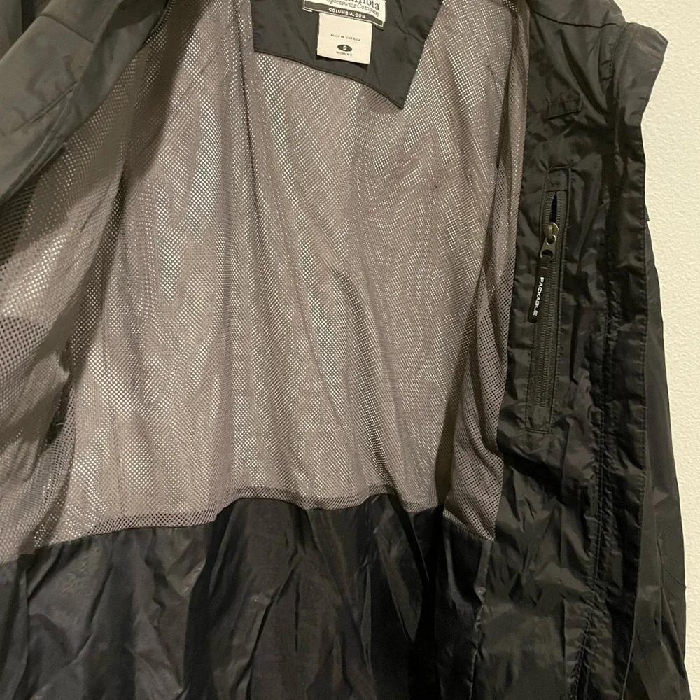 Women’s black hooded waterproof Columbia jacket. Size S